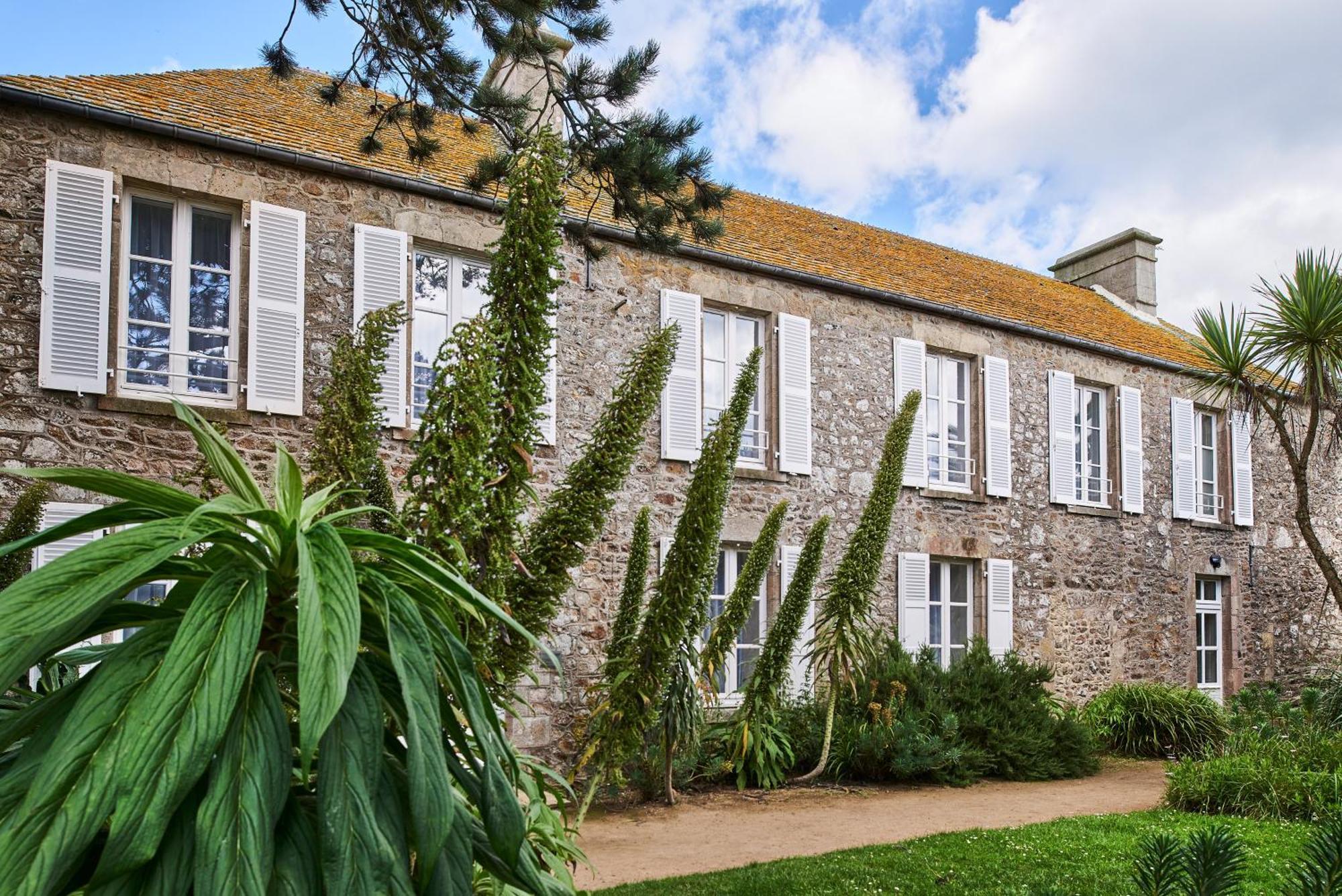 Hotel Les Maisons De Tatihou, The Originals Relais Saint-Vaast-la-Hougue Exterior foto