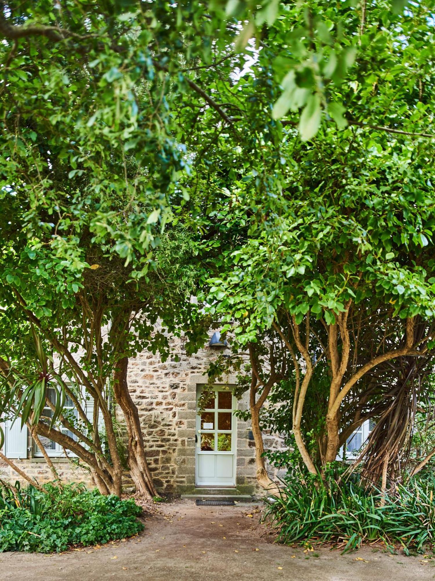 Hotel Les Maisons De Tatihou, The Originals Relais Saint-Vaast-la-Hougue Exterior foto